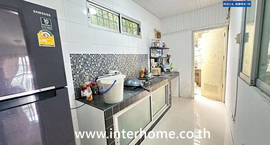 Casa adosada en venta de 4 habitaciones en Lam Luk Ka, Pathum Thani