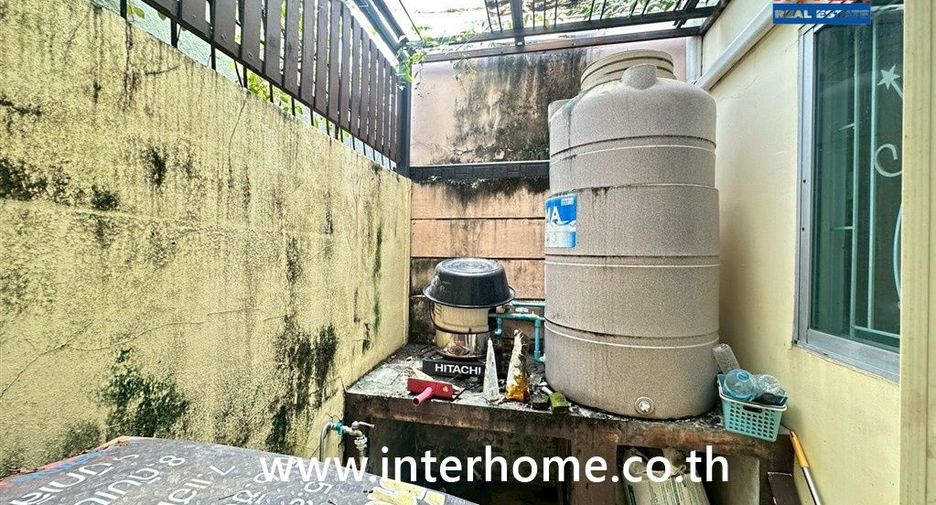 Casa adosada en venta de 4 habitaciones en Lam Luk Ka, Pathum Thani