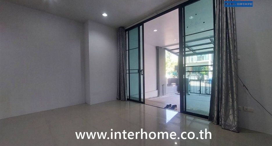 For sale 3 bedrooms townhouse in Lat Krabang, Bangkok