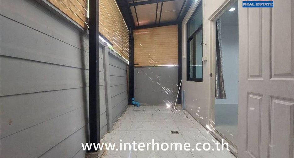 For sale 3 bedrooms townhouse in Lat Krabang, Bangkok