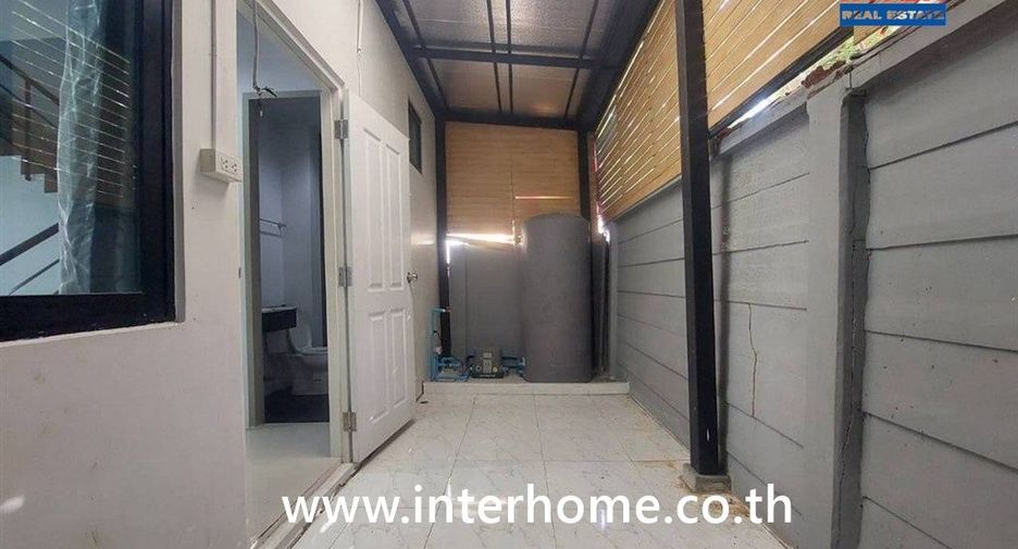 For sale 3 bedrooms townhouse in Lat Krabang, Bangkok