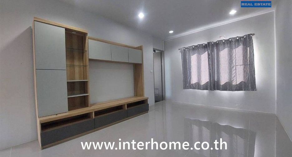For sale 3 bedrooms townhouse in Lat Krabang, Bangkok