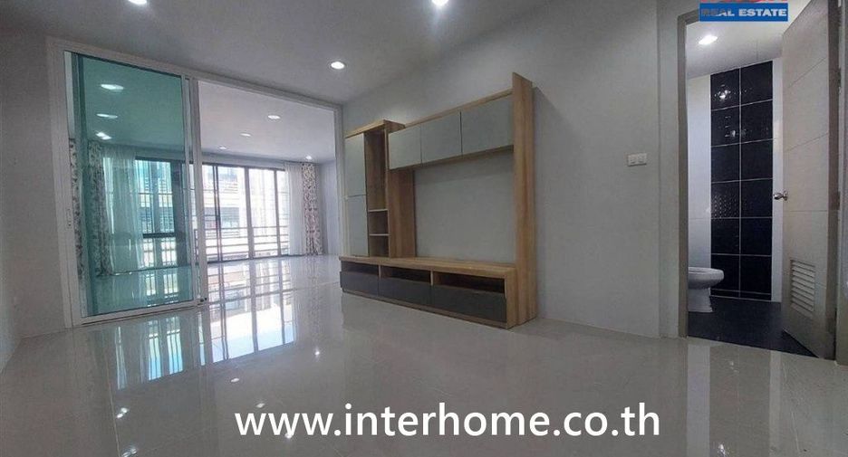 For sale 3 bedrooms townhouse in Lat Krabang, Bangkok