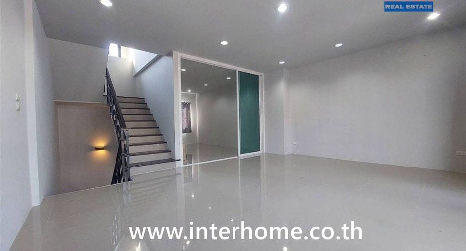 For sale 3 bedrooms townhouse in Lat Krabang, Bangkok