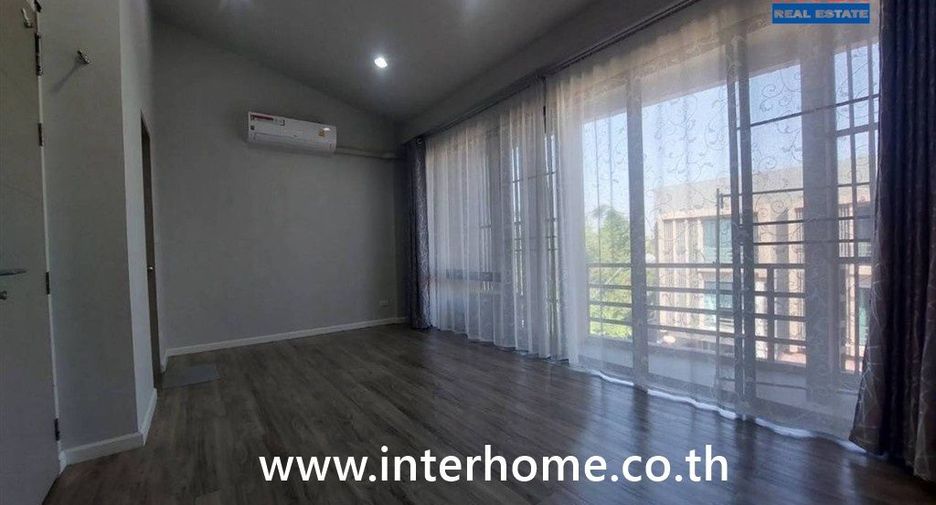 For sale 3 bedrooms townhouse in Lat Krabang, Bangkok