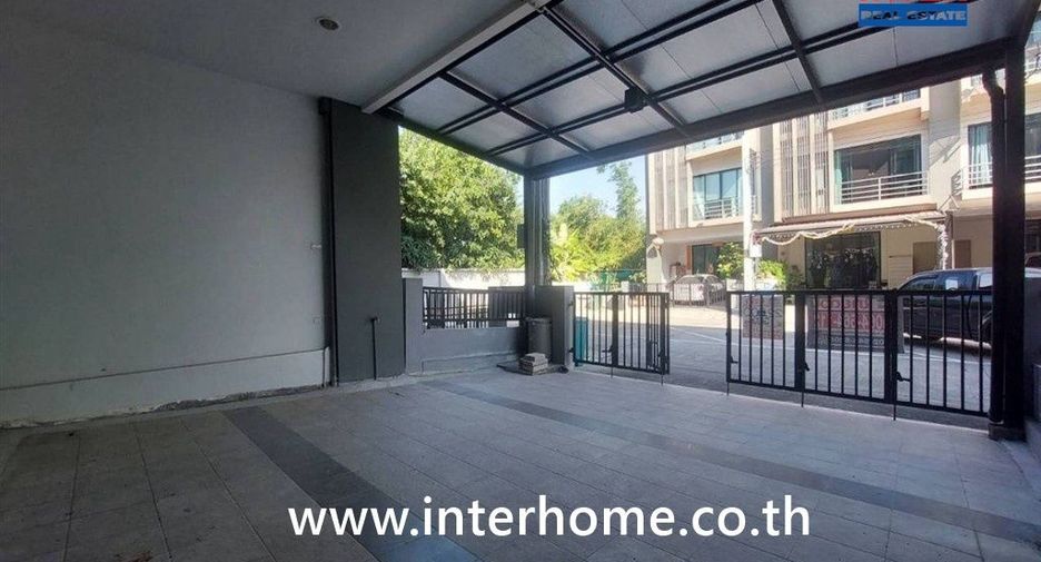For sale 3 bedrooms townhouse in Lat Krabang, Bangkok