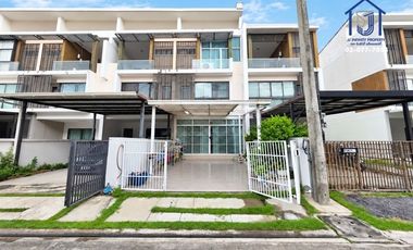 À vendre 3 chambres maison de ville à Khan Na Yao, Bangkok