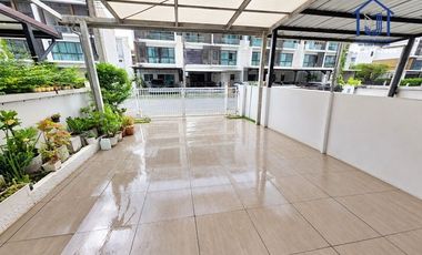 À vendre 3 chambres maison de ville à Khan Na Yao, Bangkok