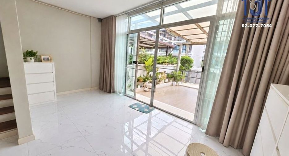 À vendre 3 chambres maison de ville à Khan Na Yao, Bangkok