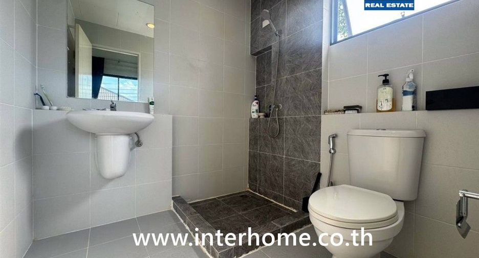 À vendre 3 chambres maison à Phra Samut Chedi, Samut Prakan