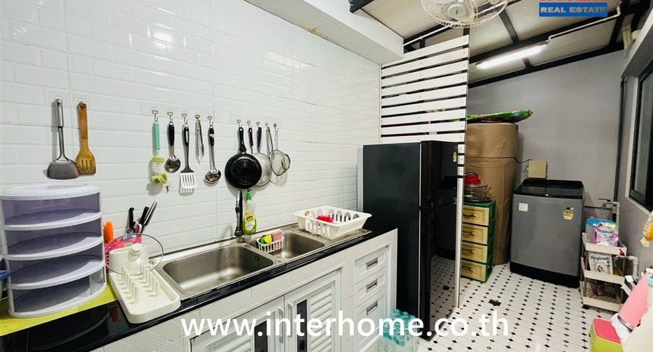 For sale 4 bedrooms townhouse in Bang Phli, Samut Prakan