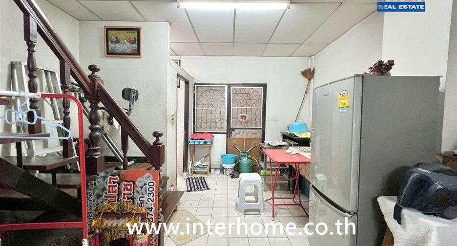 For sale 2 ベッドルーム townhouse in Saphan Sung, Bangkok