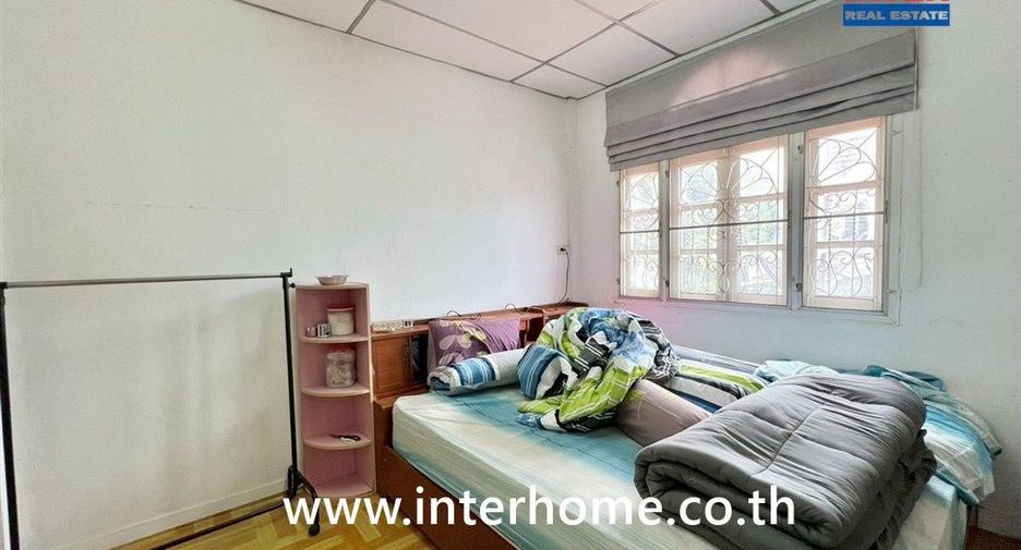 For sale 2 ベッドルーム townhouse in Saphan Sung, Bangkok