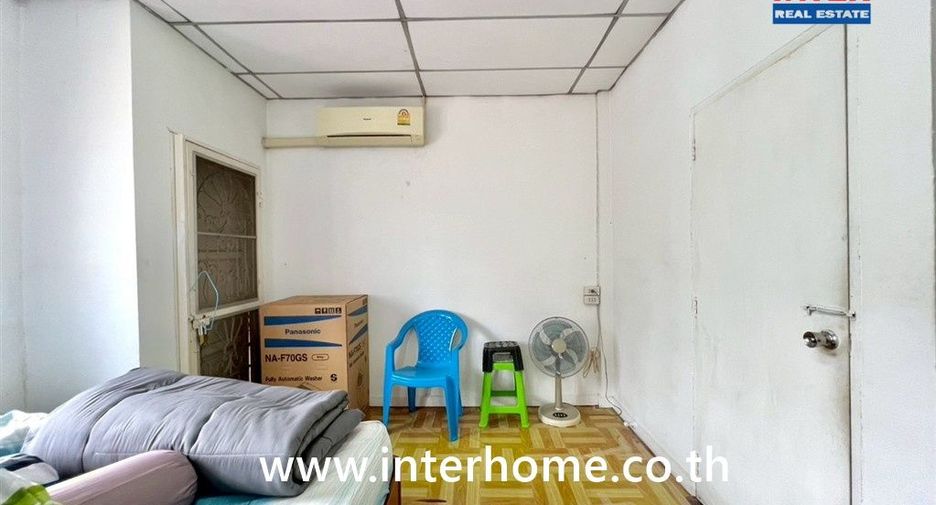 For sale 2 ベッドルーム townhouse in Saphan Sung, Bangkok