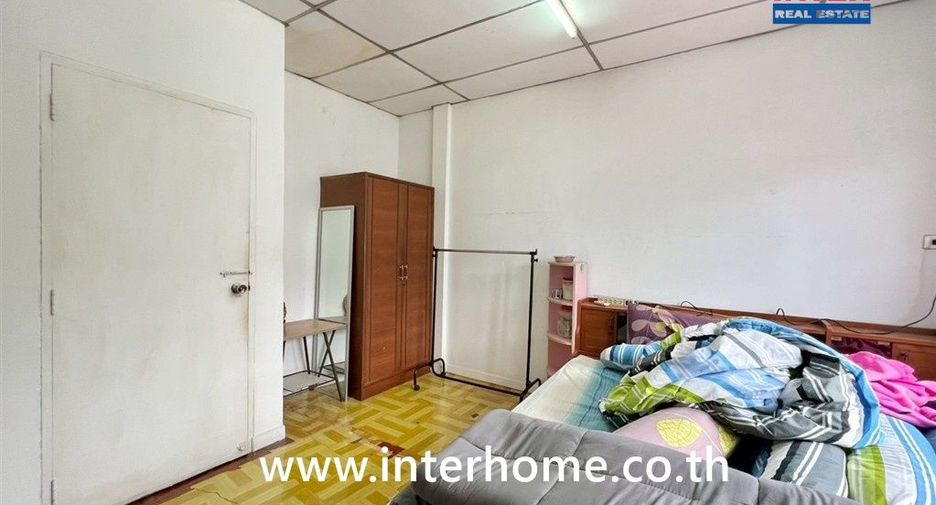For sale 2 ベッドルーム townhouse in Saphan Sung, Bangkok