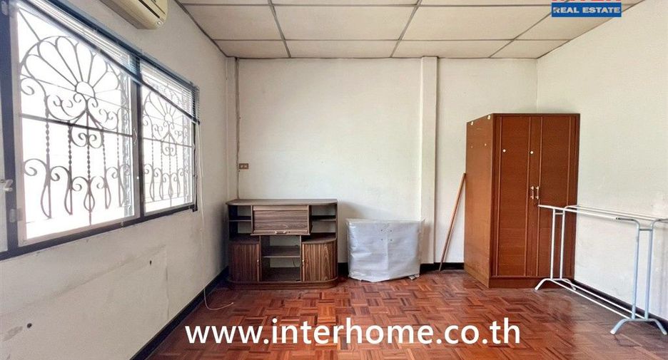 For sale 2 ベッドルーム townhouse in Saphan Sung, Bangkok