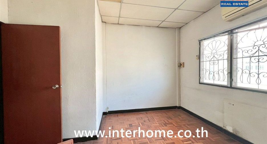 For sale 2 ベッドルーム townhouse in Saphan Sung, Bangkok