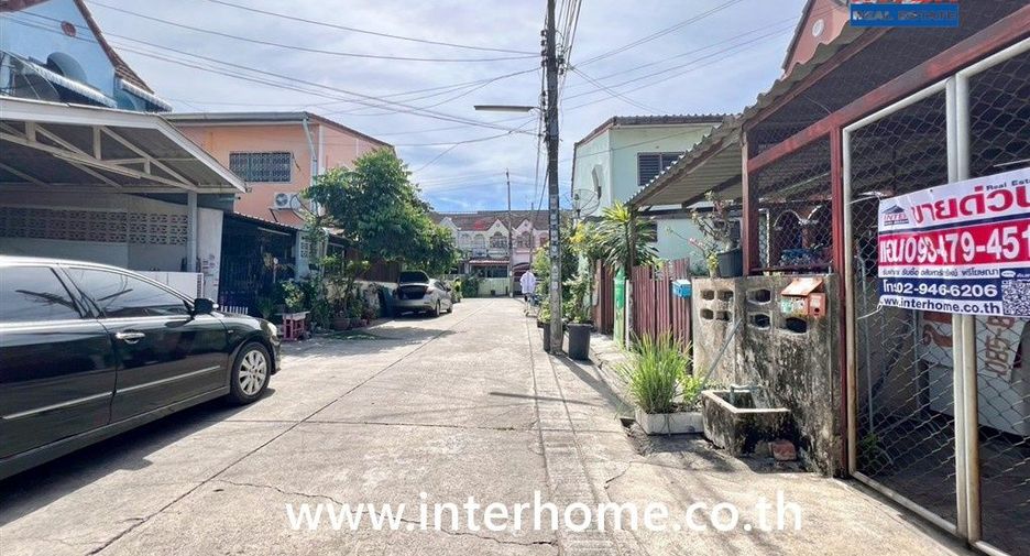 For sale 2 ベッドルーム townhouse in Saphan Sung, Bangkok