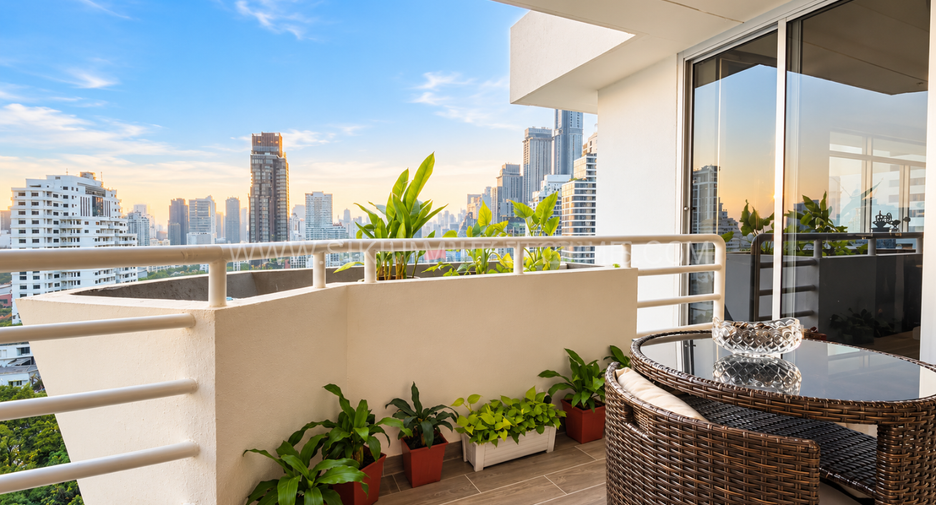 For rent そして for sale 3 ベッドルーム condo in Watthana, Bangkok