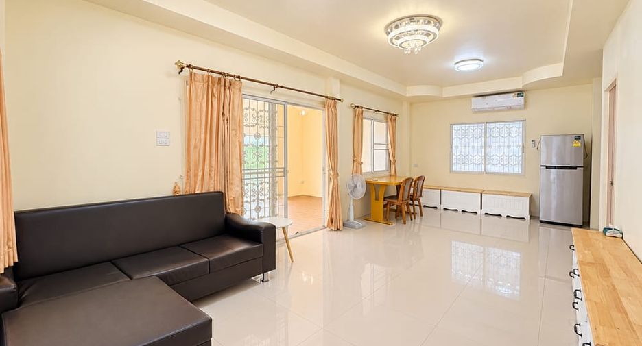 Gewerbefläche zur Miete und zum Kauf mit 2 Zimmer in Bang Lamung, Chonburi
