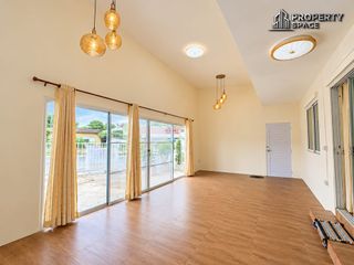 Gewerbefläche zur Miete und zum Kauf mit 2 Zimmer in Bang Lamung, Chonburi
