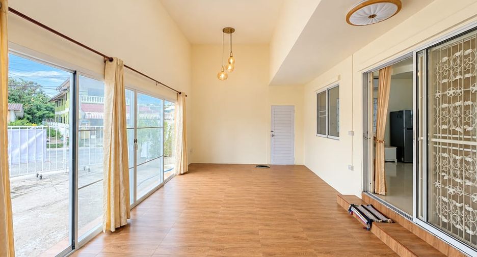 Gewerbefläche zur Miete und zum Kauf mit 2 Zimmer in Bang Lamung, Chonburi