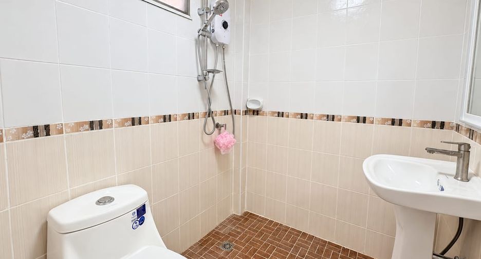Gewerbefläche zur Miete und zum Kauf mit 2 Zimmer in Bang Lamung, Chonburi