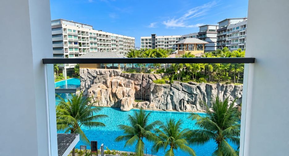For sale 3 bedrooms condo in Jomtien, Pattaya