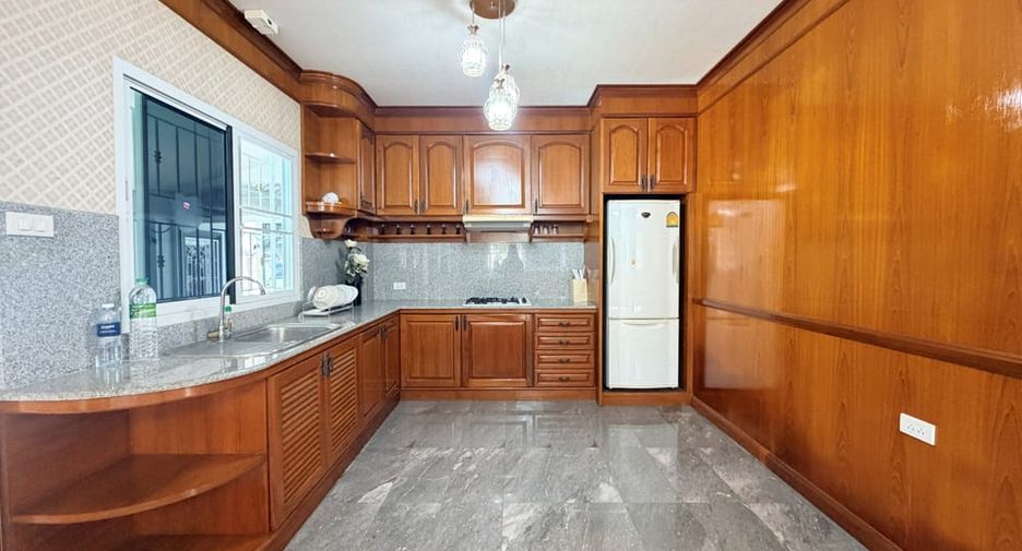 À vendre 5 chambres villa à Bang Lamung, Chonburi