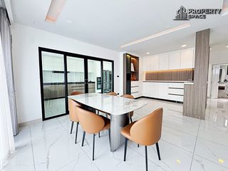 For rent and for sale 5 bedrooms villa in Bang Lamung, Chonburi