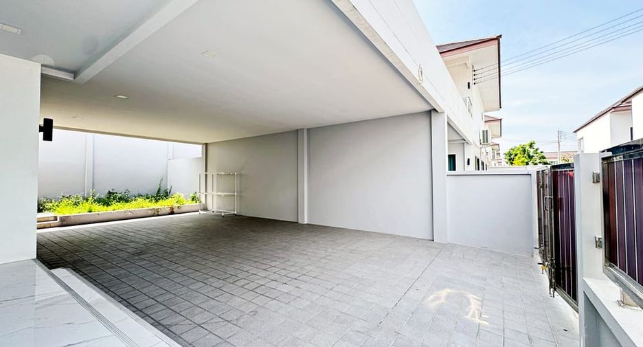 For rent and for sale 5 bedrooms villa in Bang Lamung, Chonburi