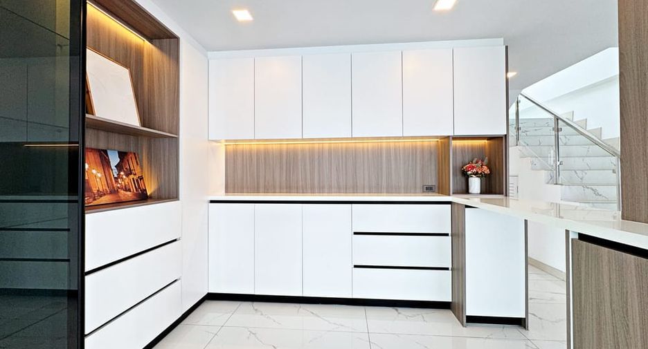 For rent and for sale 5 bedrooms villa in Bang Lamung, Chonburi