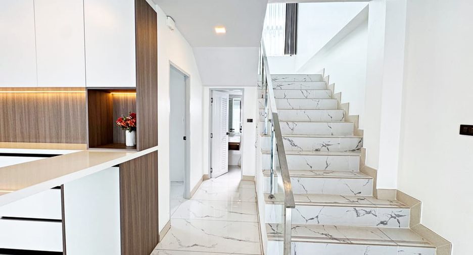 For rent and for sale 5 bedrooms villa in Bang Lamung, Chonburi