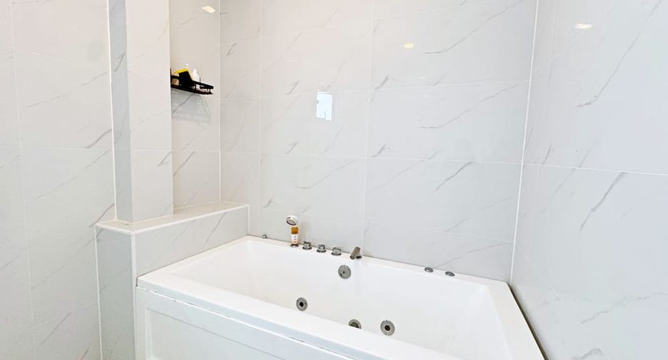 For rent and for sale 5 bedrooms villa in Bang Lamung, Chonburi