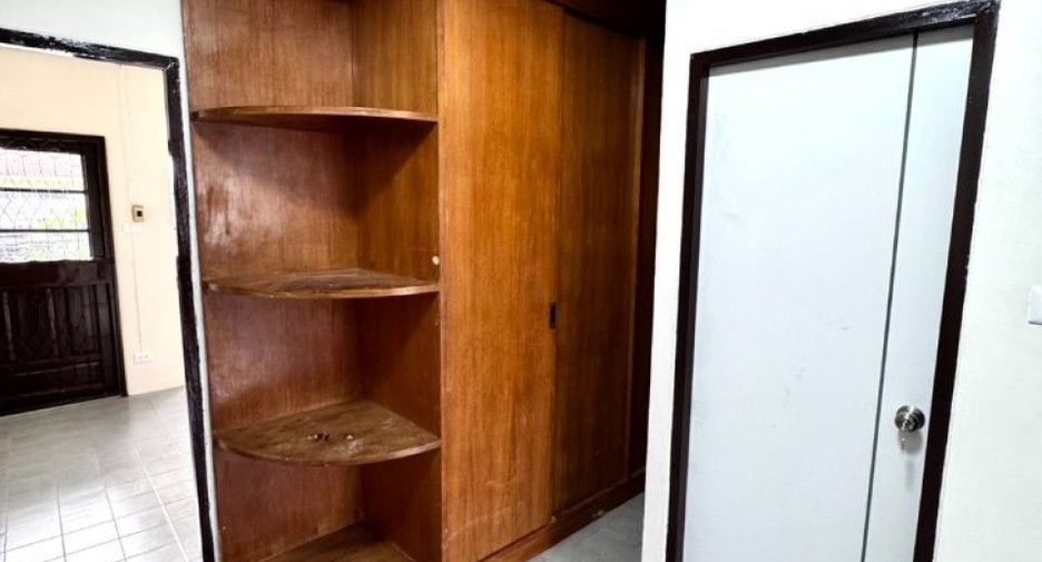 For sale 2 bedrooms townhouse in Don Mueang, Bangkok