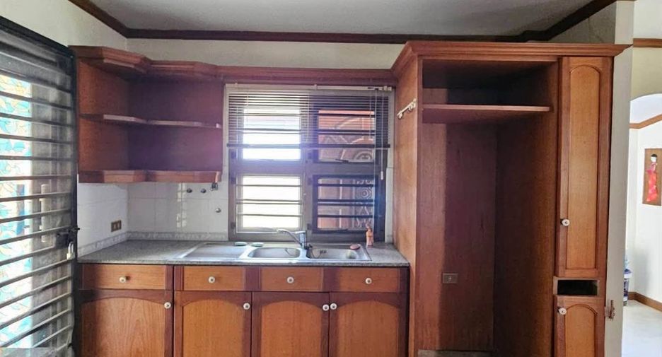 Продажа 4 спальни дом в Банг Ламунг, Чонбури