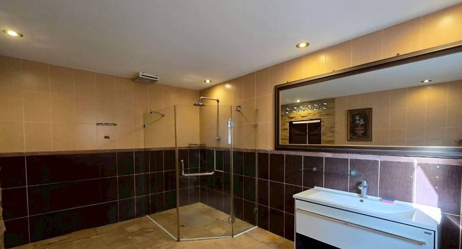 For rent 2 bedrooms villa in Bang Lamung, Chonburi