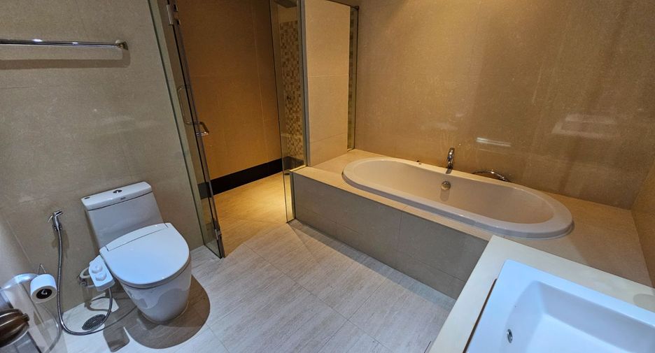 For rent 2 bedrooms condo in Khlong Toei, Bangkok