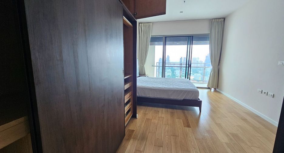 For rent 2 bedrooms condo in Khlong Toei, Bangkok