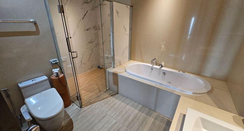 For rent 2 bedrooms condo in Khlong Toei, Bangkok