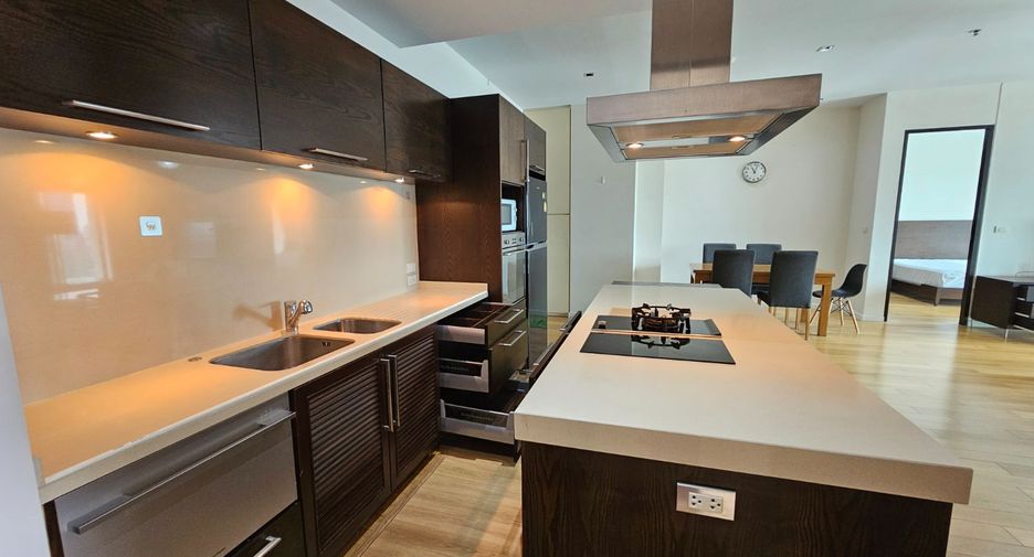 For rent 2 bedrooms condo in Khlong Toei, Bangkok