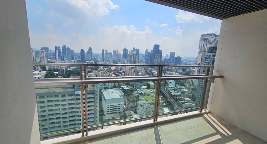 For rent 2 bedrooms condo in Khlong Toei, Bangkok