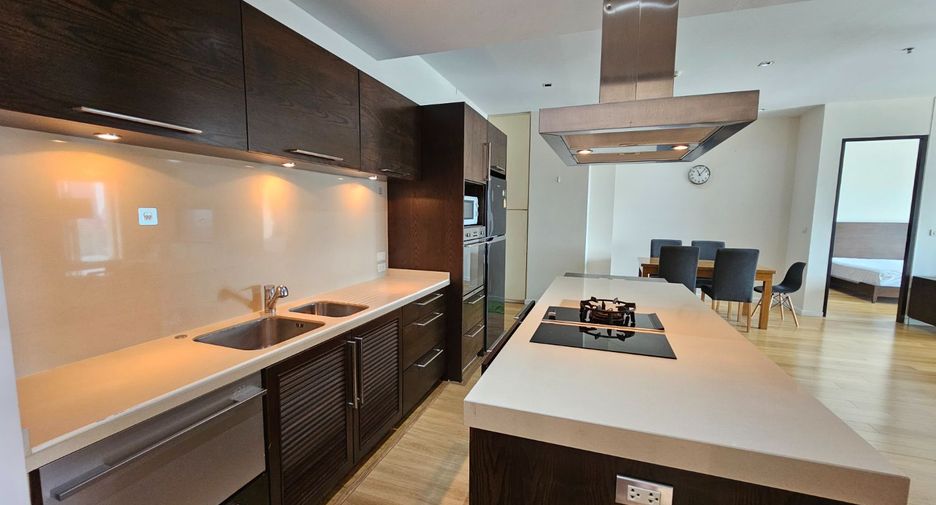 For rent 2 bedrooms condo in Khlong Toei, Bangkok