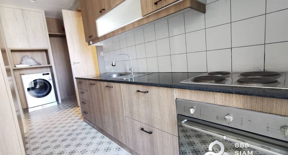 For rent 2 bedrooms condo in Khlong Toei, Bangkok