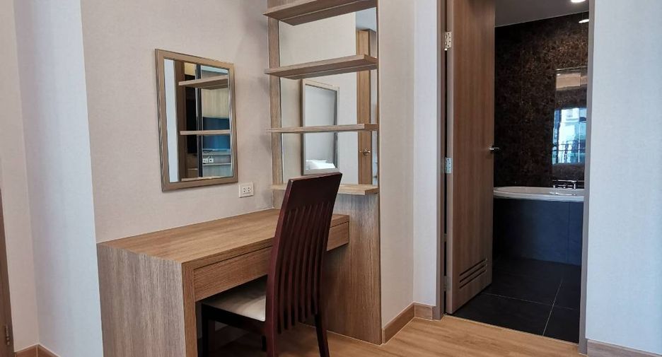 For rent 2 bedrooms condo in Khlong Toei, Bangkok