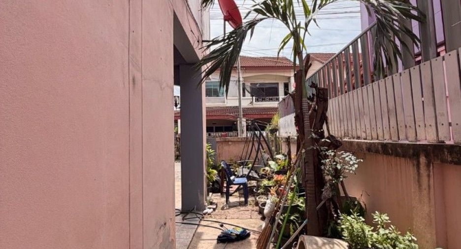 For sale 2 bedrooms townhouse in Mueang Chachoengsao, Chachoengsao