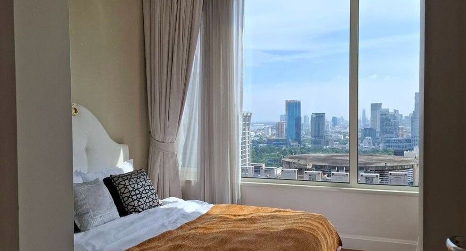 For rent 3 bedrooms condo in Pathum Wan, Bangkok
