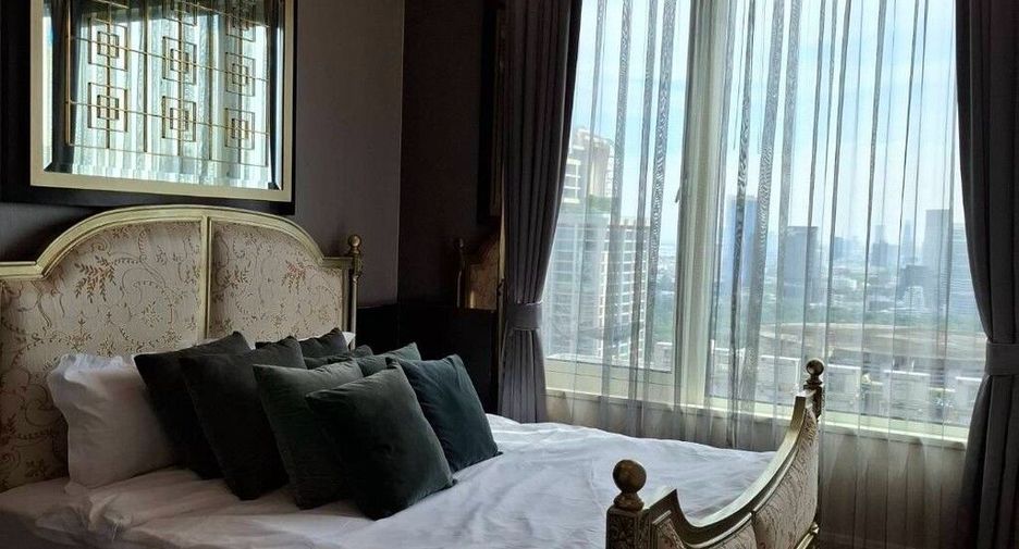 For rent 3 bedrooms condo in Pathum Wan, Bangkok