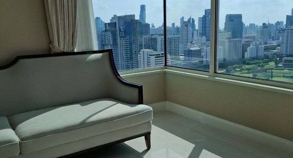For rent 3 bedrooms condo in Pathum Wan, Bangkok