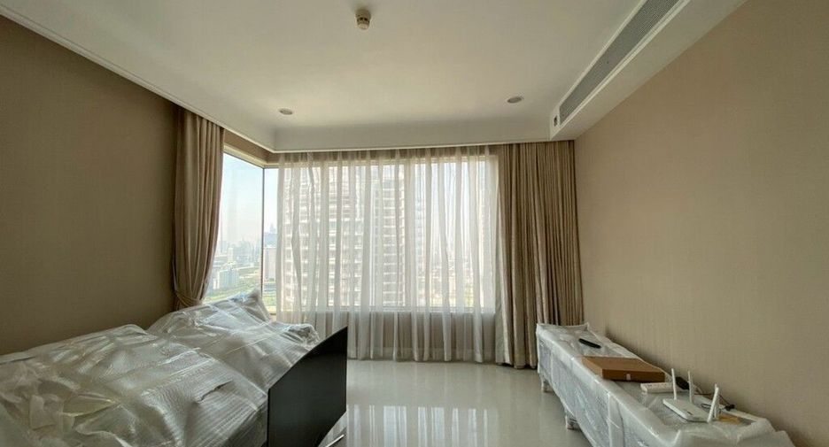 For rent 3 bedrooms condo in Pathum Wan, Bangkok